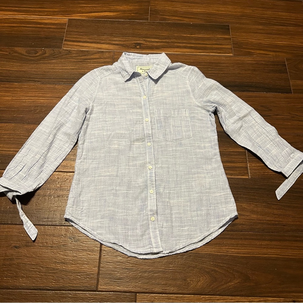 Abercrombie & Fitch‎ Women’s Button Down Blouse XS Light Blue Tie Sleeve